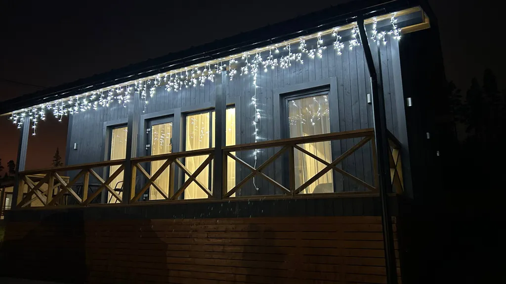 Дом с видом на сосновый лес возле Игоры Драйв с уютной зоной кострища