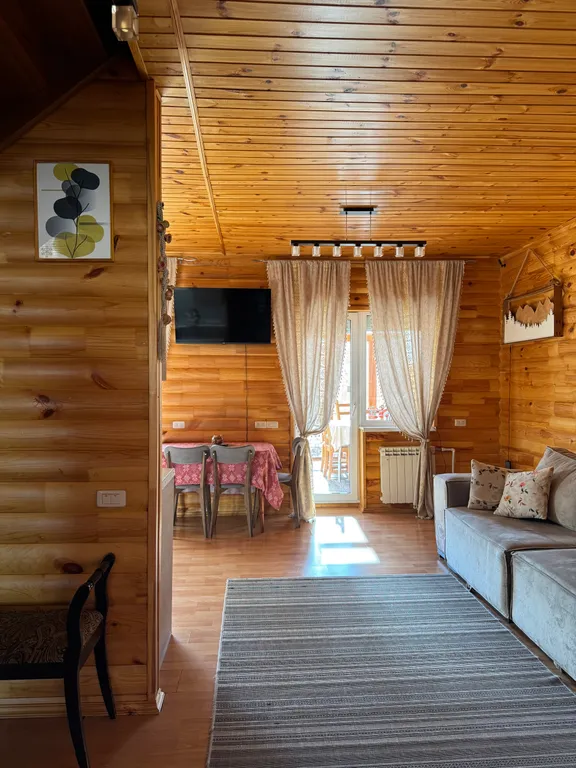 Коттедж Уютный таунхаус на Банном рядом с озером и ГЛЦ с сауной — аренда посуточно в Зелёная Поляна