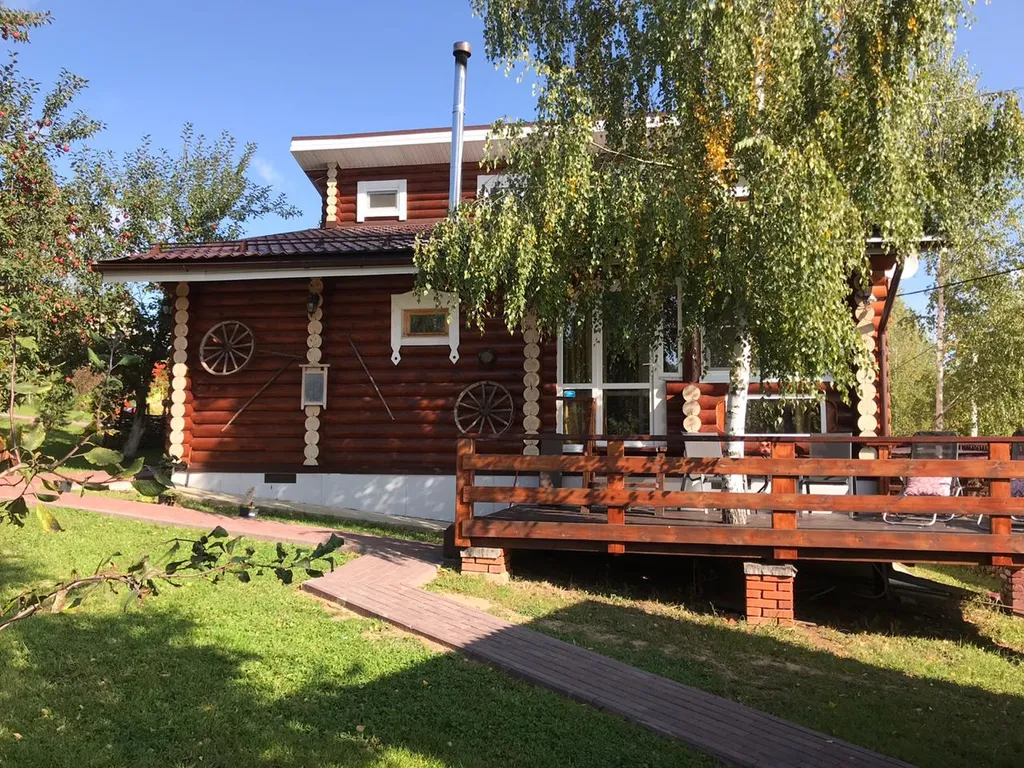 Дом из бревна Терем с сауной в черте города