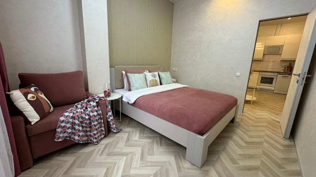 Евротрехкомнатный апартамент с балконом на первой линии