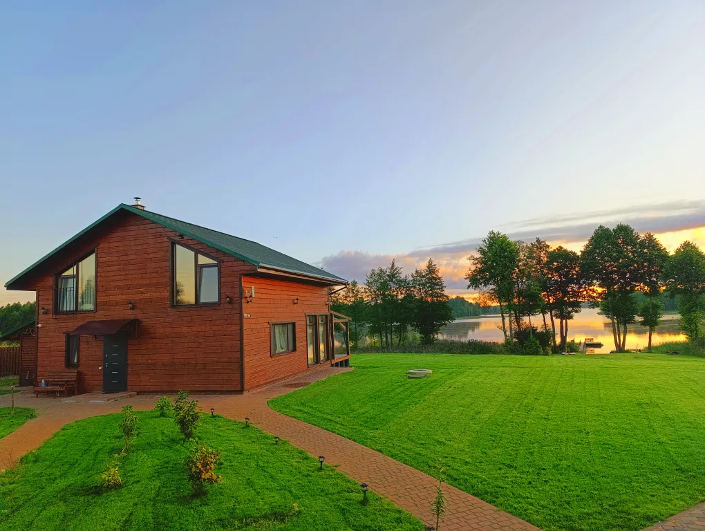 Коттедж Дом с видом на озеро Ричи в заказнике — аренда посуточно в Браслав