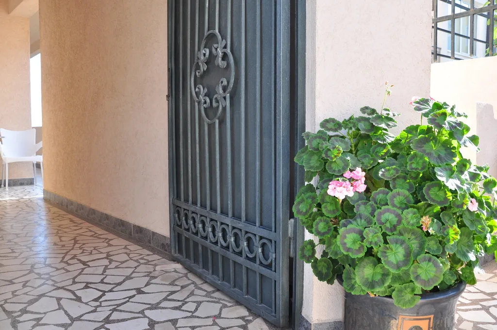 Вид на море и город