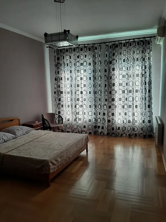 Большая 3-комнатная квартира в историческом доме