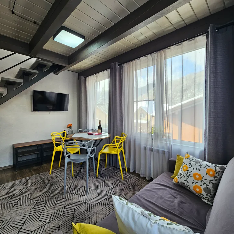 Стильная двухуровневая квартира