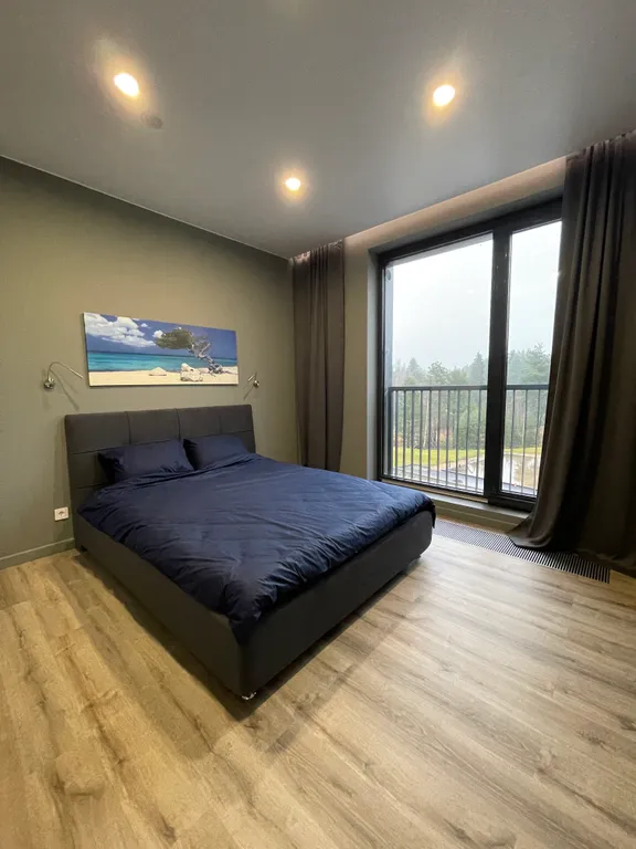 На Охте, с видом на лес и реку, рядом с Охта Парком