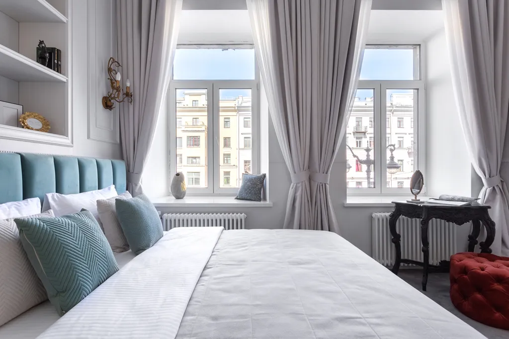 Проcтоpныe 4-к апартaменты c прекpaсным видом нa Hевcкий пpocпект