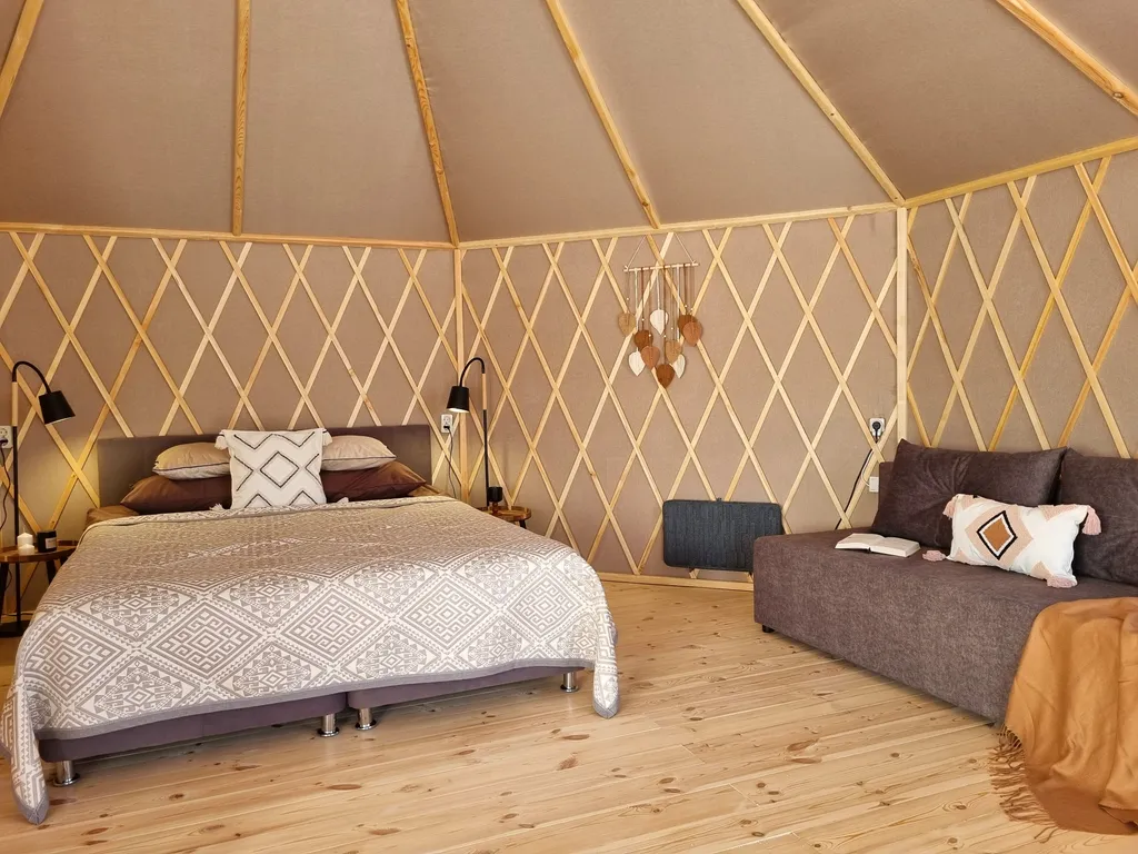 Коттедж Комфортабельная юрта с панорамным окном, холодильником и микроволновко — аренда посуточно в местечко Вышка