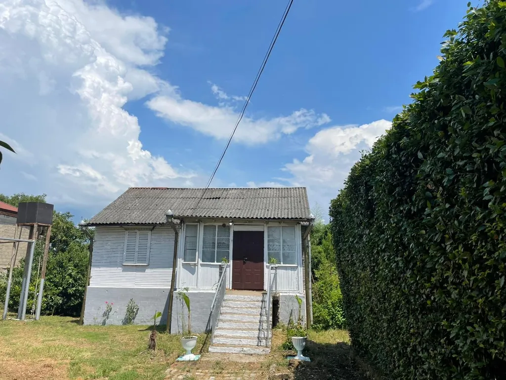 Коттедж Домик с двором в центре города — аренда посуточно в Гудаута