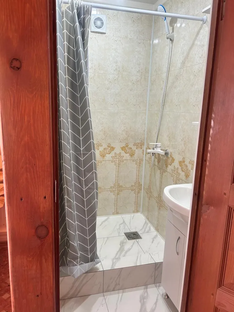 душевая комната, расположенная в номере