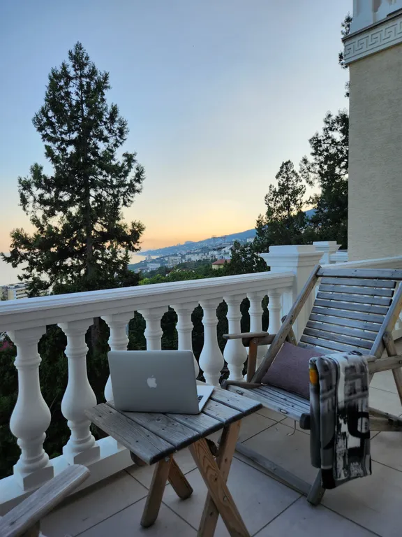 Шикарные апартаменты с видом на море и на Ай Петри