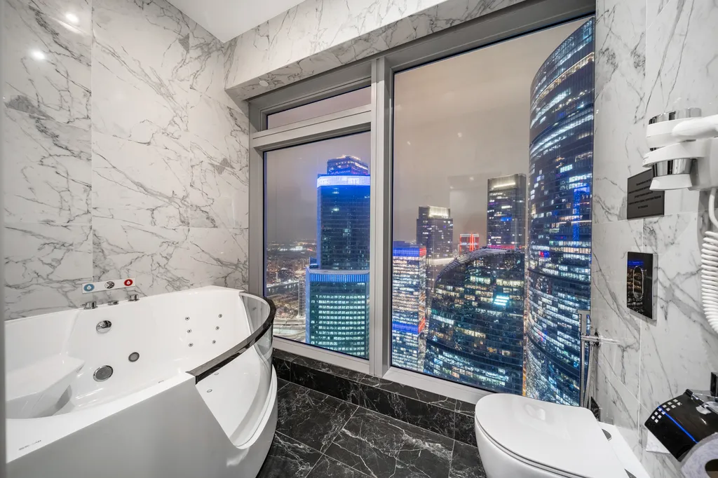 Deluxe jacuzzi 64 floor