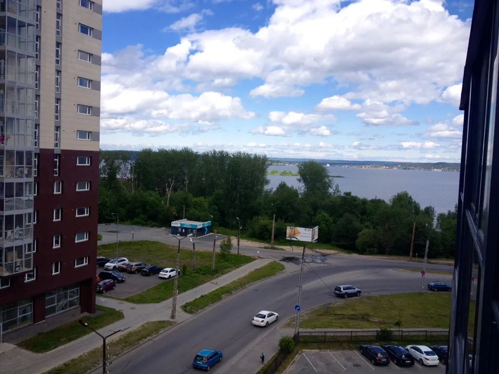 Уютная квартира с красивым видом на озеро с лоджии,недалеко от центра