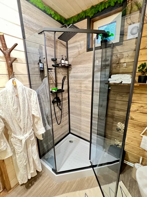 Уютный домик у леса