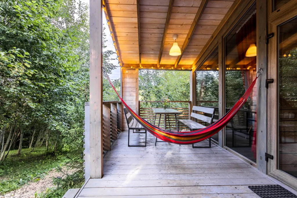 Деревянный дом у озера Кипень