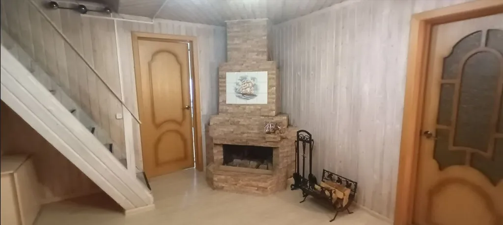 Светлая дача с большими окнами