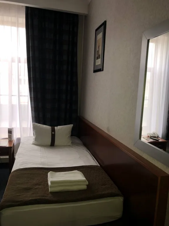 Уютный стандарт с видом на монастырь, Колокола