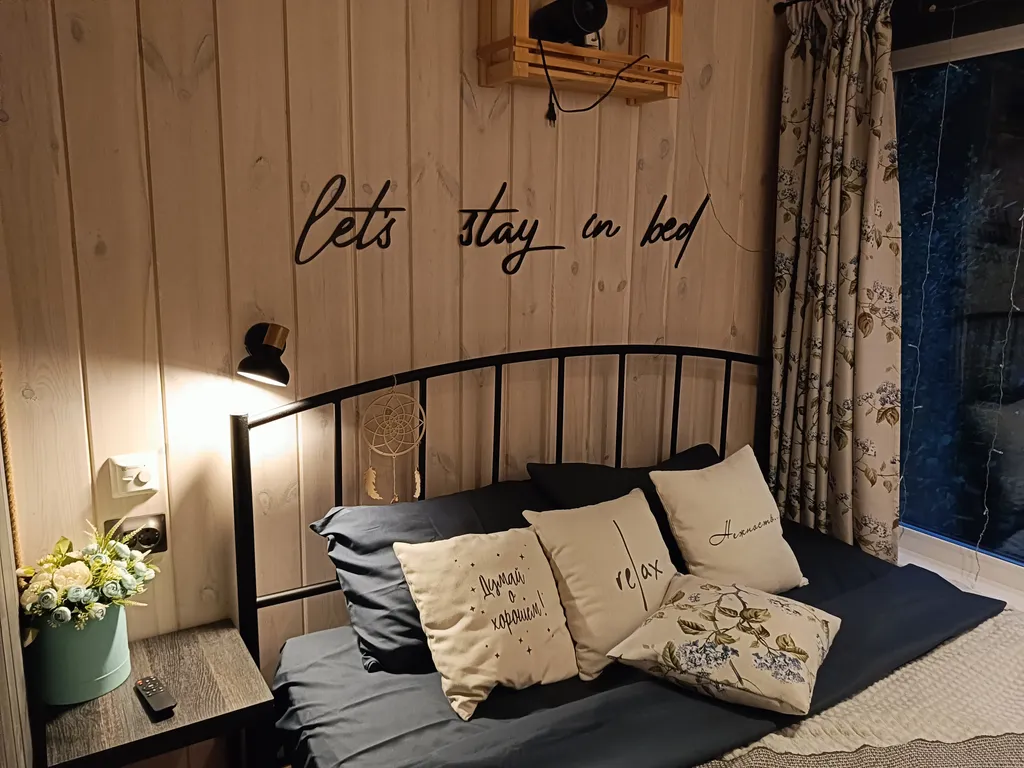 Светлый домик на опушке леса