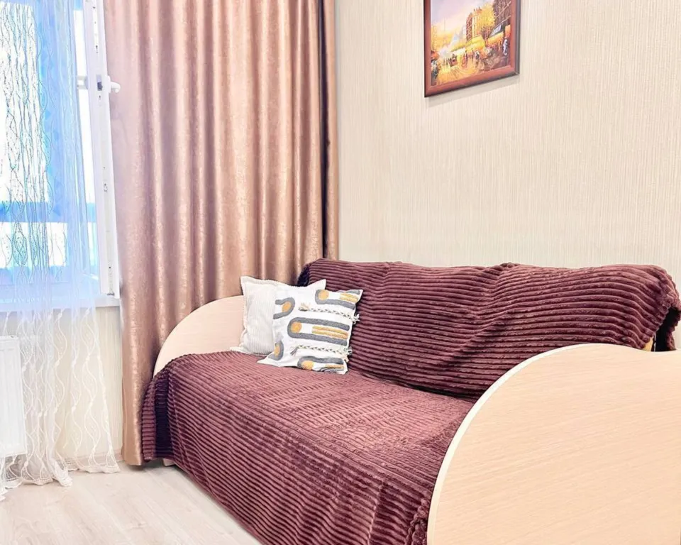 Евродвушка Апарт Гулливер с лоджией в центре