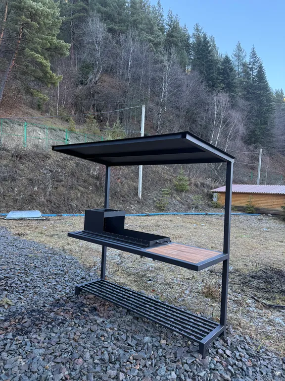 Двухэтажный дом из сруба а Теберде с баней с видом на горы и реку