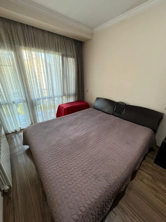 Квартира с 2 спальнями и балконом у цирка, с парковкой