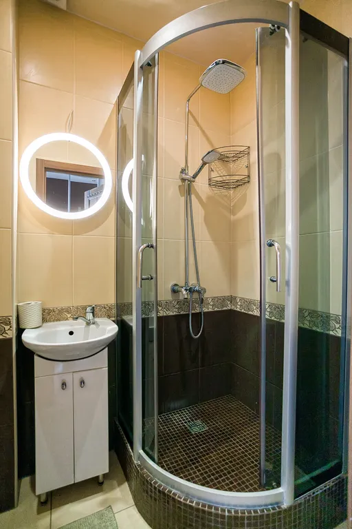 Светлая видовая квартира-студия под горой Кошка