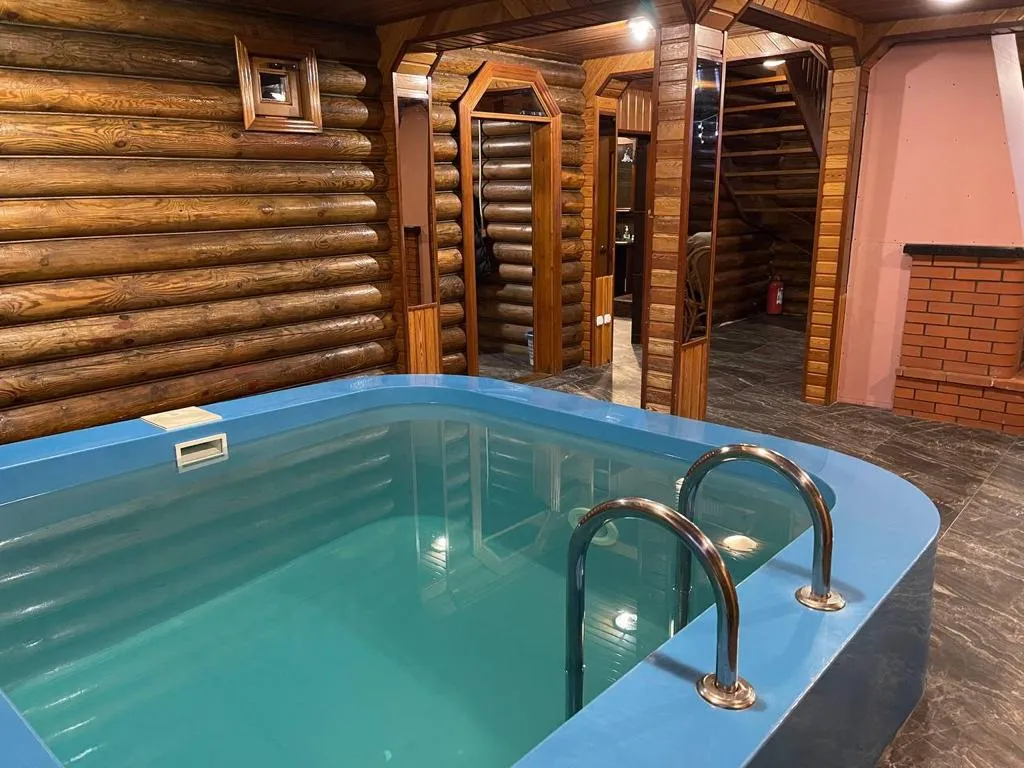 Дом для отдыха с баней и бассейном WoodRay