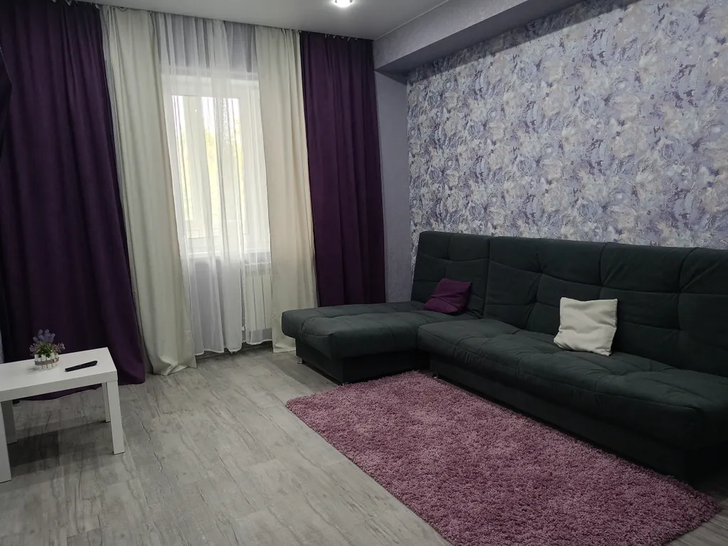 2 комнатная квартира возле школы МВД, Автовокзал, тк Маяк — аренда посуточно в Омск