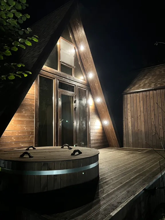 Уютный дом A-Frame в лесу