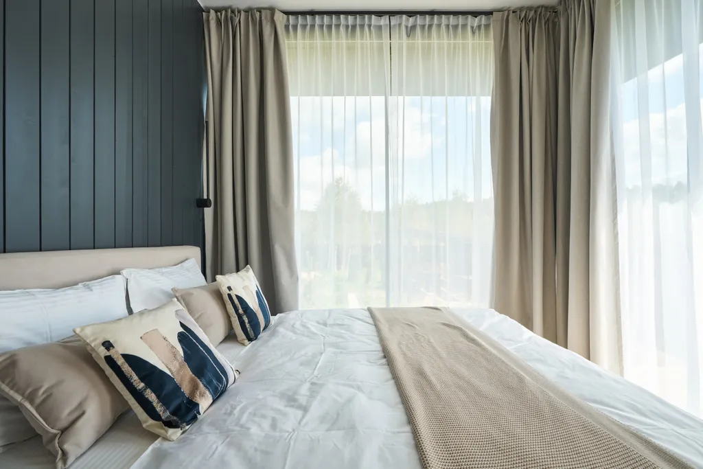 Просторный дом с сауной и камином в окружении леса и реки