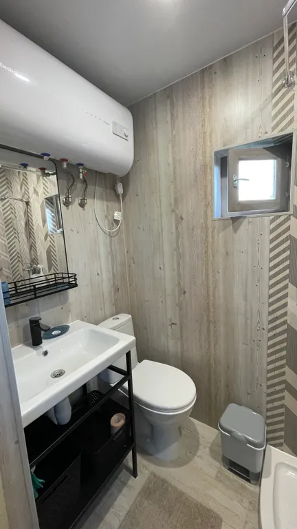 Загородный дом у красивого озера