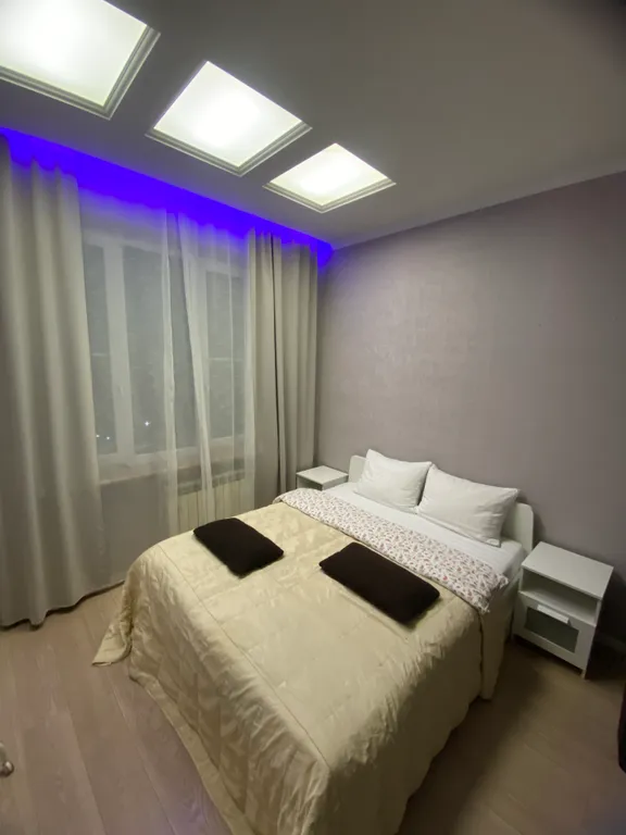 Стильная квартира с разноплановым освещением