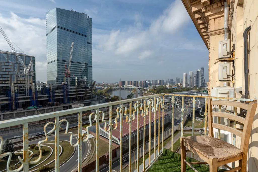 Квартира Современная трёхкомнатная квартира в сталинском доме у Москва-сити — Москва