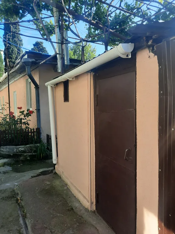 Коттедж Бюджетное жильё в центре рядом с морем — аренда посуточно в Ялта