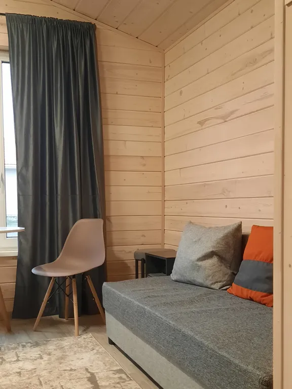 Уютный четырёхместный Домик де-люкс с отдельными кроватями