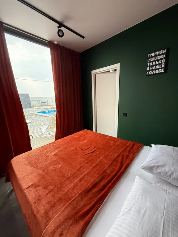 Баня, бассейн с подогревом и дом с видом на горы