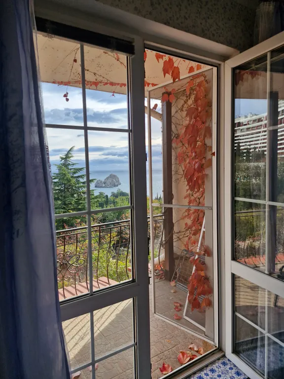 Видовой дом с видом на море и большим балконом