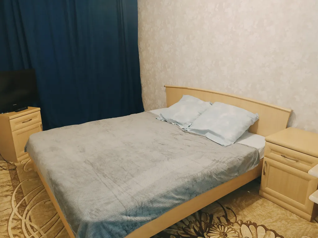 Светлая, уютная квартира с видом на аллею — аренда посуточно в Новокузнецк