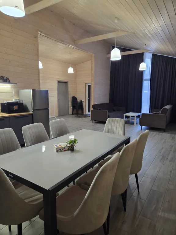 Коттедж Красивый дом у речки — Купанское