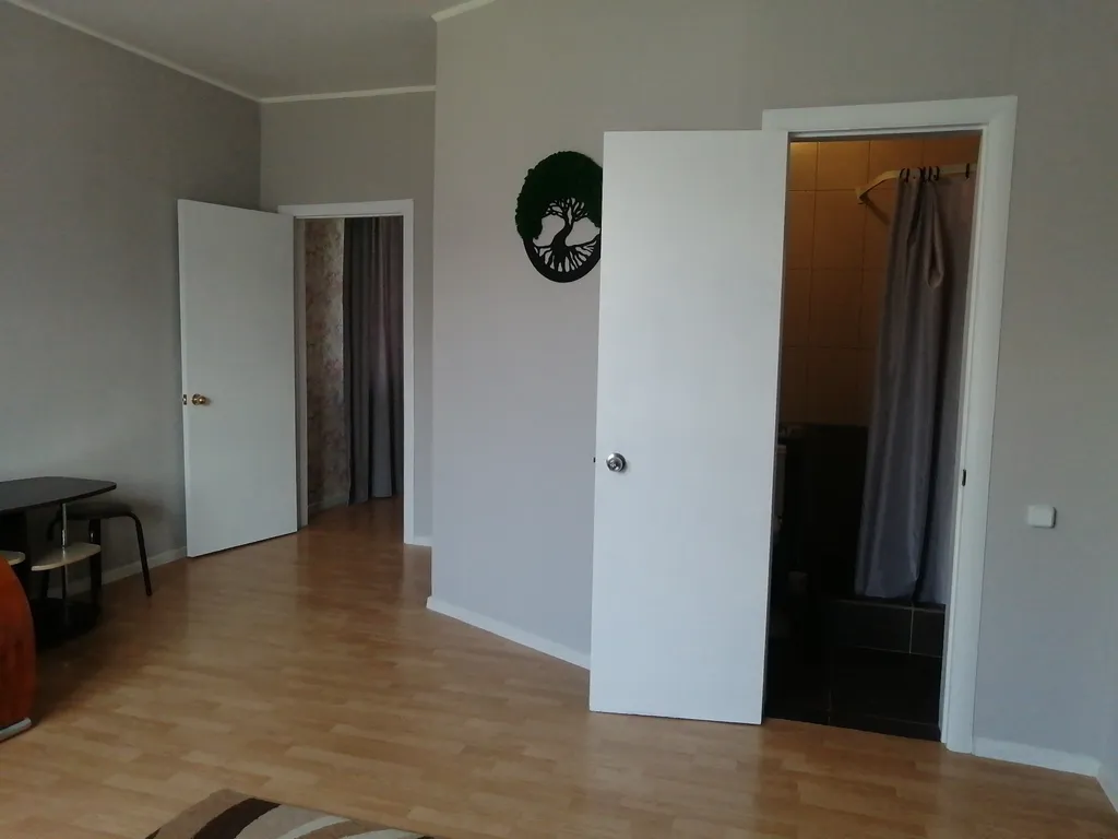 Дом с видом на монастырь