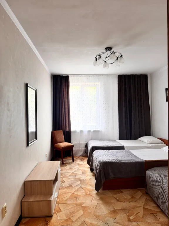 С бассейном рядом с морем