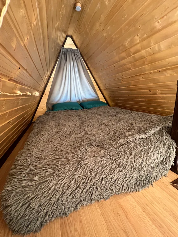 Шале на берегу реки