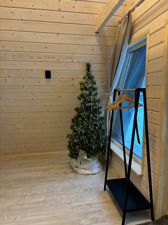 А-фрейм в лесу с банным чаном