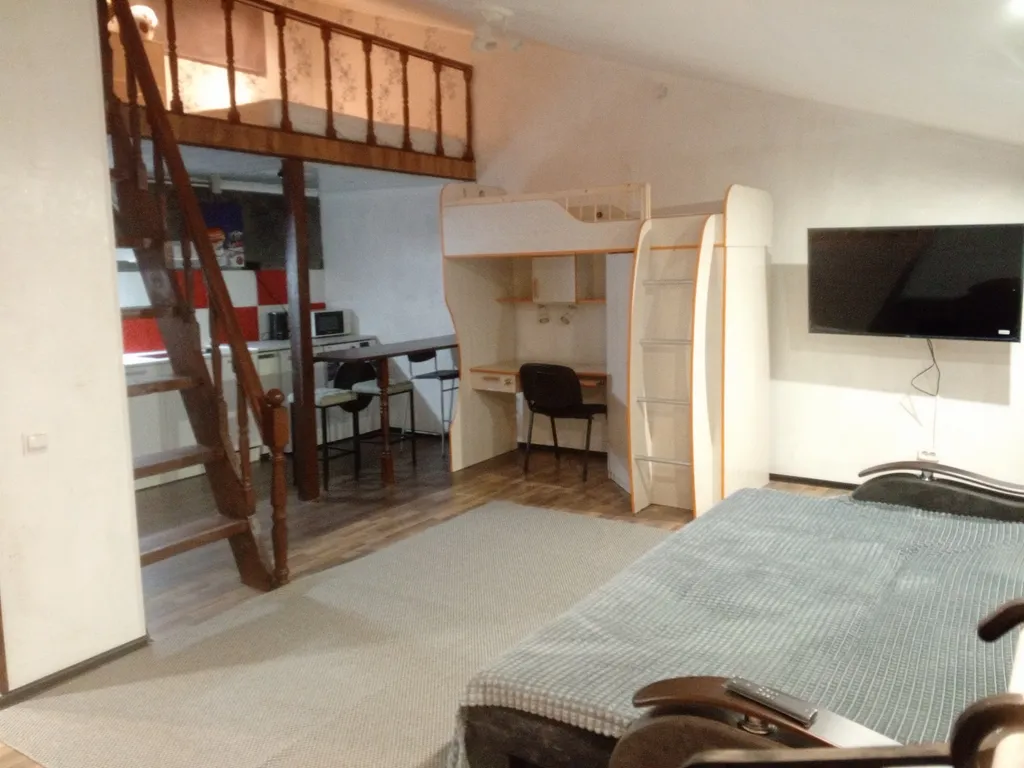 Необычная квартира-мансарда рядом с парком Монрепо