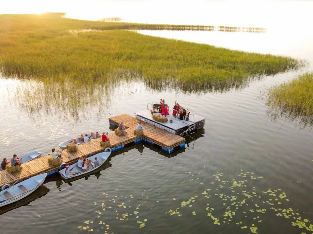 Сафари-тент эко-глэмпинг на берегу озера