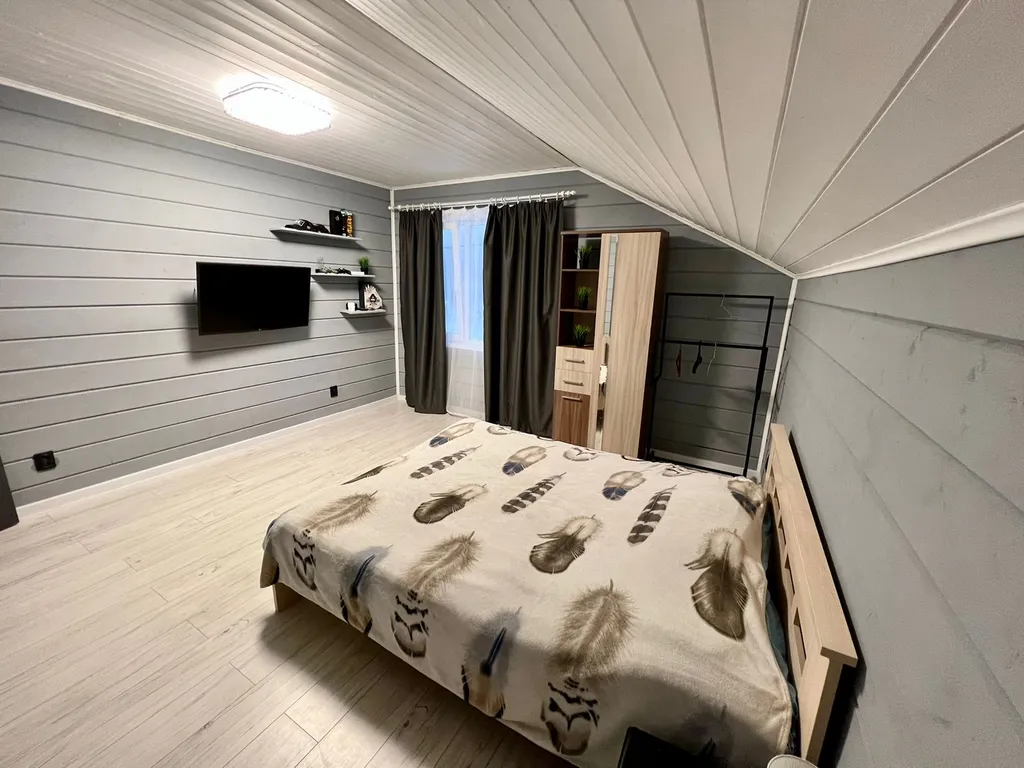 Дом и баня у реки