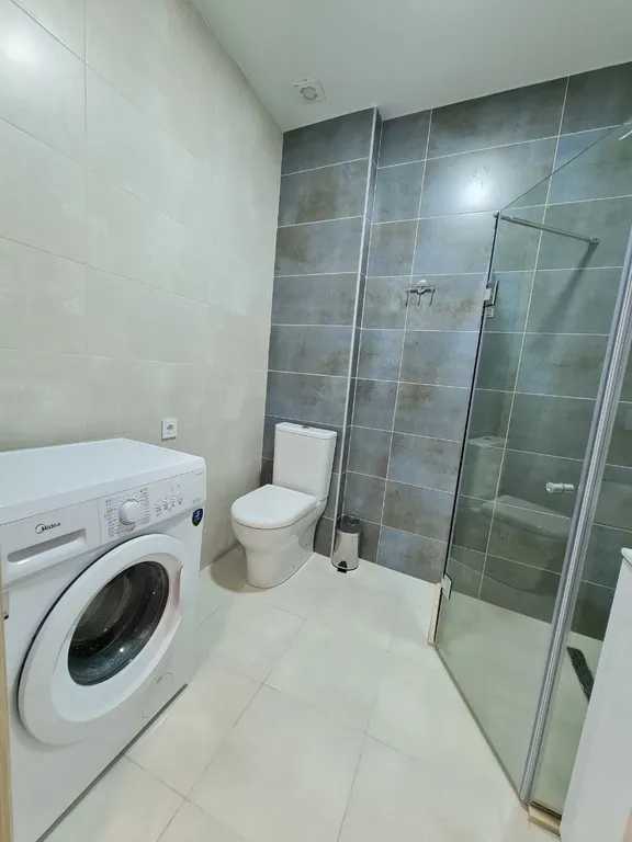 Просторный апартамент с видом на парк, море и бассейн