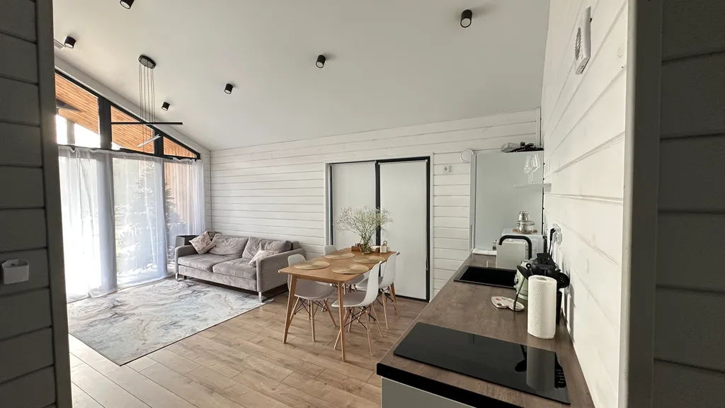 Дом с мольбертом