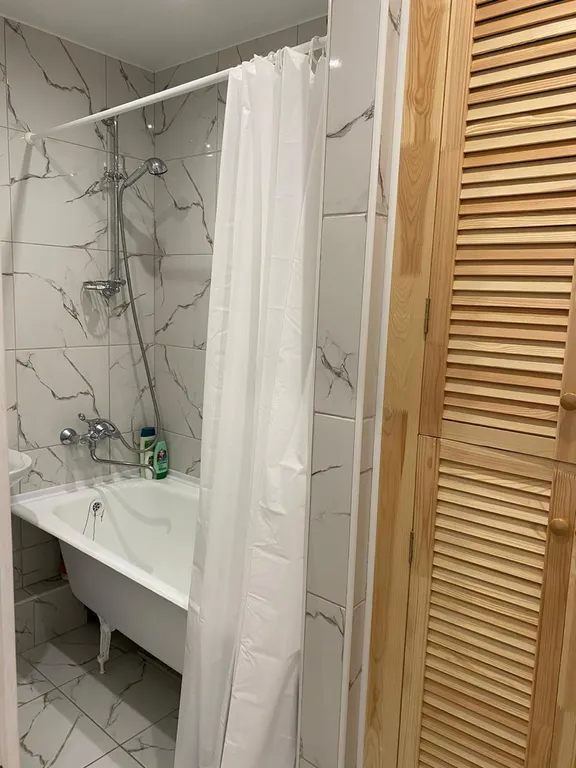 Уютная квартира в центре Петергофа с видом на сквер и пруд