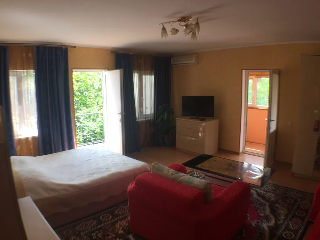 Просторный и уютный семейный номер с лоджией у моря