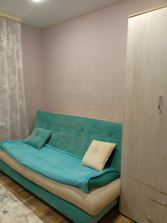 Домик с видом на пруд и сосны